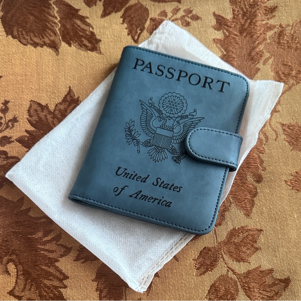 🛂 LOHASLIFE U.S. Passport Holder – Blue | RFID Travel Wallet w/ AirTag Slot - Picture 2 of 7